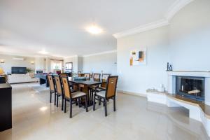 CoolHouses Algarve Luz, 5 bed villa & pool, Casa N