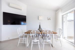 CoolHouses Algarve Luz, 3 Bed townhouse, lovely sea views, village centre, Casa Limoeiro 54LBC