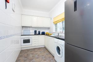 CoolHouses Algarve Luz, 1 bed penthouse flat w sea views. Fiji 11