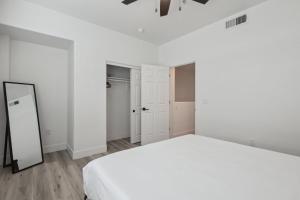 CozySuites Glendale - Westgate w pool 15