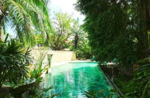 Heart of Seminyak 2bed 2bath 2 pools super quiet