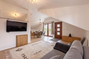 Roland House with Pool & Winery 