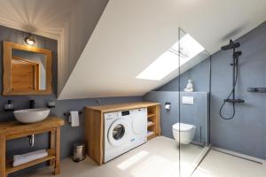 Roland House with Pool & Winery