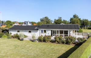 3 Bedroom Amazing Home In Brenderup Fyn