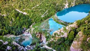 Apartments with balcony and with large free parking House Oliver