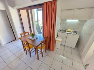 DAMIR bočno Apartment with parking near city center