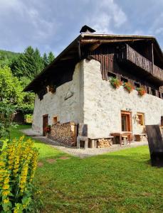 Laras Chalet