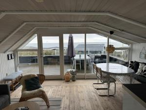 Cozy cottage with sea view