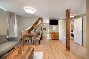 BetweenTheLakes Penthouse