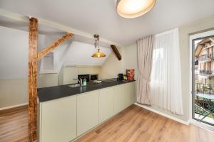 BetweenTheLakes Penthouse