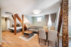 BetweenTheLakes Penthouse