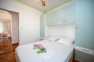 Apartments by the sea Sukosan, Zadar - 24601