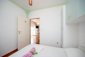 Apartments by the sea Sukosan, Zadar - 24601