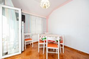 Apartments by the sea Sukosan, Zadar - 24601