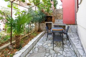 Apartments with parking space Pinezici, Krk - 24610