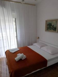 Holiday house with a parking space Banjol, Rab - 24620