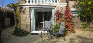 Sejours chez l'habitant Chambre independante grand confort avec parking prive clos en centre ville : photos des chambres