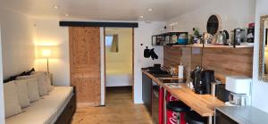 Sejours chez l'habitant Chambre independante grand confort avec parking prive clos en centre ville : photos des chambres