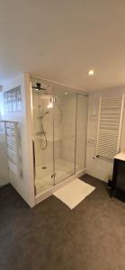 Sejours chez l'habitant Chambre independante grand confort avec parking prive clos en centre ville : photos des chambres