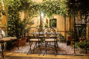 Madalina Apartment with Garden