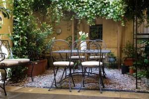 Madalina Apartment with Garden