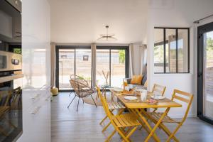 Maisons de vacances NUIKI Lodges - Gites : photos des chambres
