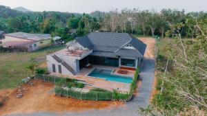 Seashine Private Pool Villa at Klong Muang