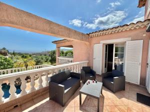 Villas Maison avec piscine chemin d-erbajolo proche centre Ajaccio : photos des chambres