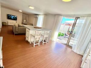 Barn Outside - Modern 2 bedroom flat Inside