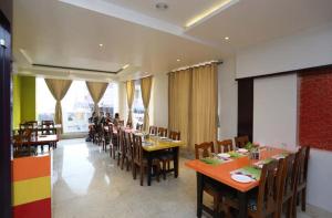 Hotel Swimming Sea Facing