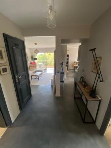 Location appartement Mandelieu, piscines privées, garage, proche des plages