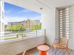 Modern 1BR Flat Balcony Near Tube Pass the Keys