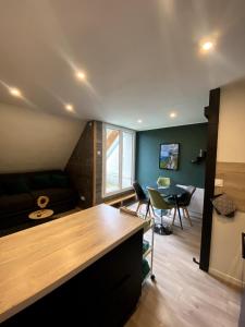 Sommet studio au centre du village