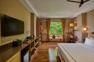 Minimalist - The Varanasi Edit