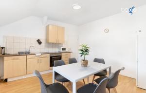 BEGE APARTMENT Cozy Workbase