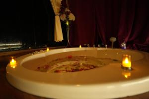 Thecozynest Jacuzzi treehouse