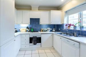 Central & Modern Apartment by the River Thames