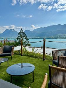 Villas La Maison du Lac sleeps 10 and has air conditioning : photos des chambres