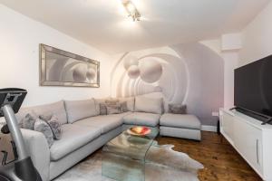 Modern Holyrood Family Retreat