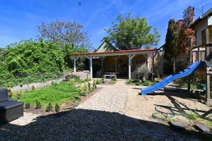 RaveHouseDunapartDunakanyar