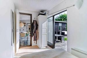 Peaceful Beach House Life Just 50 M From Shore