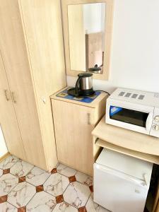 #2 Seaside Studios with Private Kitchenette & Bathroom by Swell