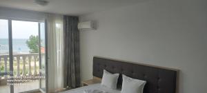 Apartman RS 43 Апартамент на плажа с вълшебна гледка към морето, напълно оборудвана кухня и безплатен паркинг, със самостоятелен басейн, балко?