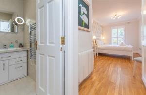 Chic Dockside Retreat