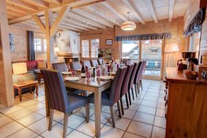 Simply Morzine - Chalet Carving