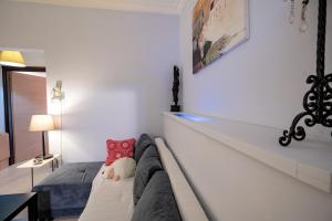 Top-Floor Apt with Private Patio- Nea Ionia by ΜΡS