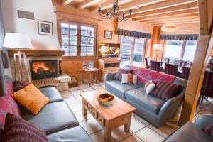 Simply Morzine - Chalet Carving
