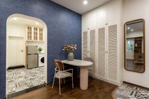 HanoianHearths - FamilyReunion- Projector- Bathtub