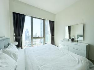 GRANDE High Floor 1BHK 4 Min Walk Burj Kha Dubai Mall Infinity Pool with Fountain view Free Parking By THE MERIDIAN LUXE