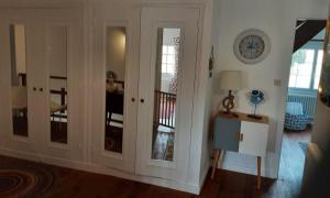 Maisons de vacances VILLA 5 CHAMBRES 10 PERSONNES 300m PLAGE DEMOISELLE : photos des chambres